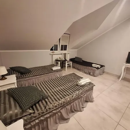 Niyaz Apartman Varsó